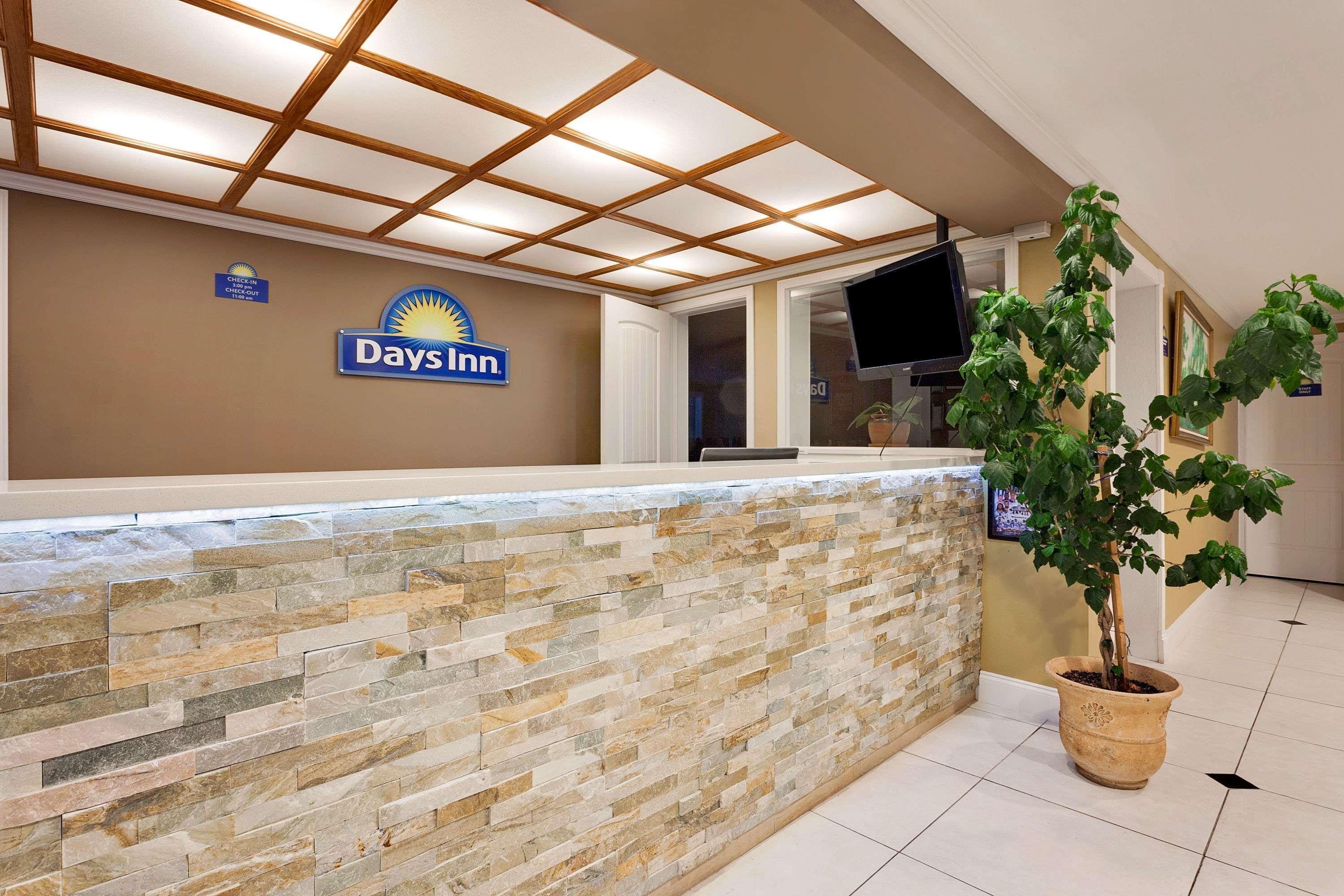 Days Inn By Wyndham Lakewood South Tacoma Zewnętrze zdjęcie
