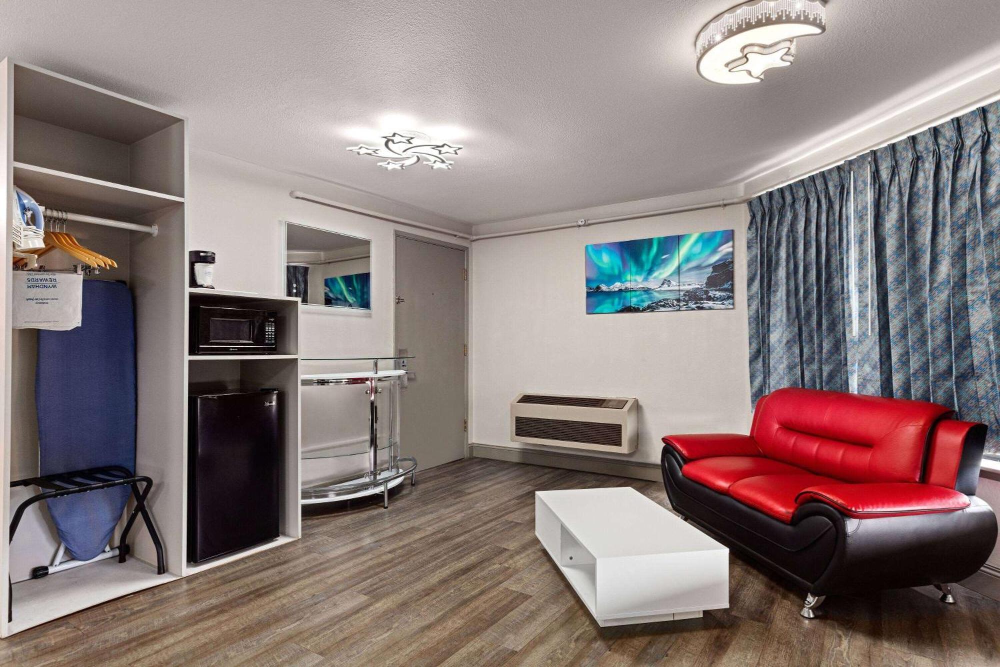 Days Inn By Wyndham Lakewood South Tacoma Zewnętrze zdjęcie
