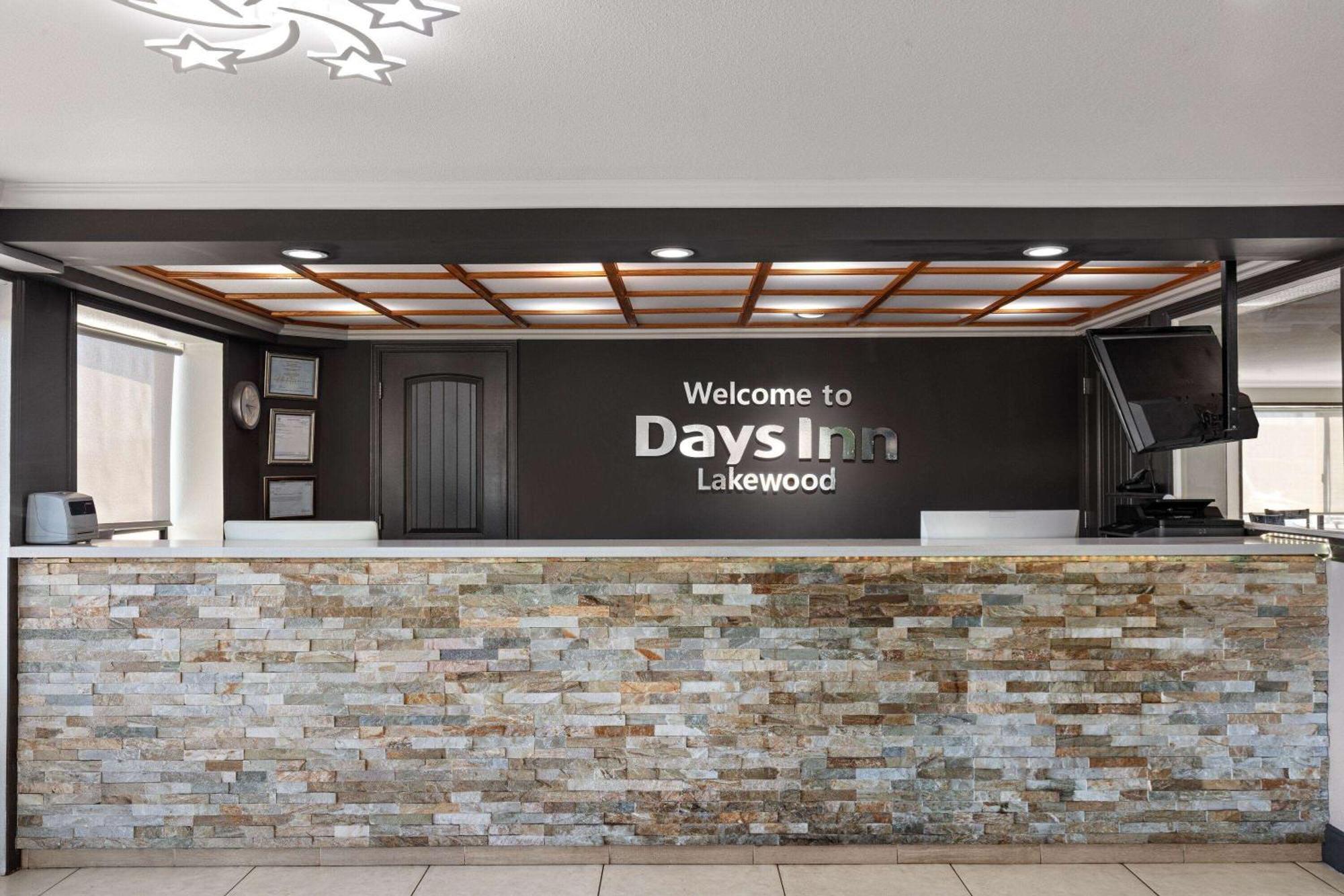 Days Inn By Wyndham Lakewood South Tacoma Zewnętrze zdjęcie