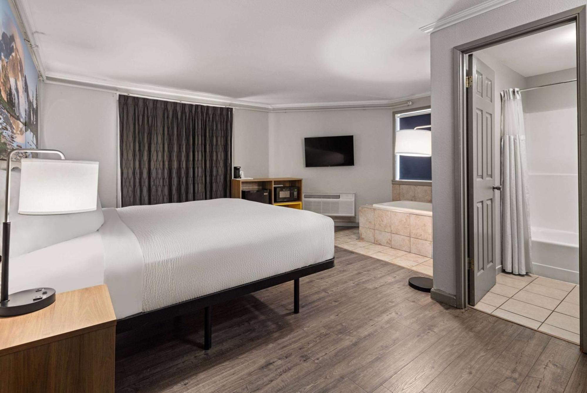 Days Inn By Wyndham Lakewood South Tacoma Zewnętrze zdjęcie
