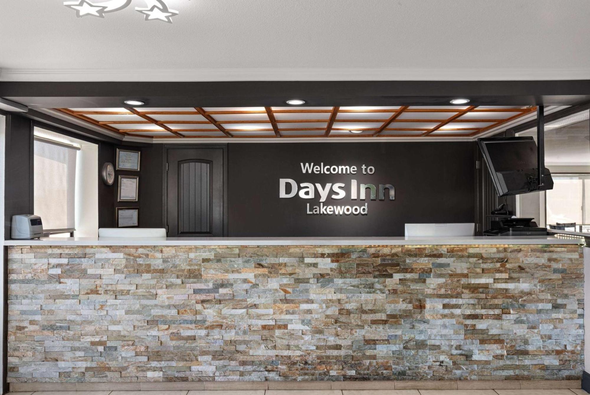 Days Inn By Wyndham Lakewood South Tacoma Zewnętrze zdjęcie