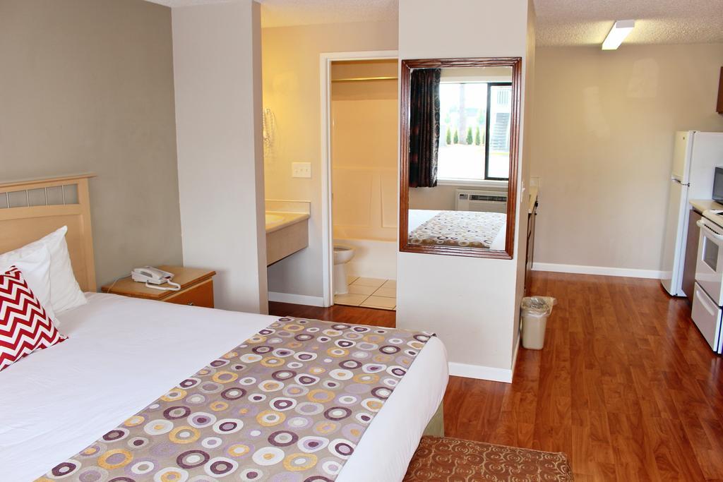 Days Inn By Wyndham Lakewood South Tacoma Zewnętrze zdjęcie