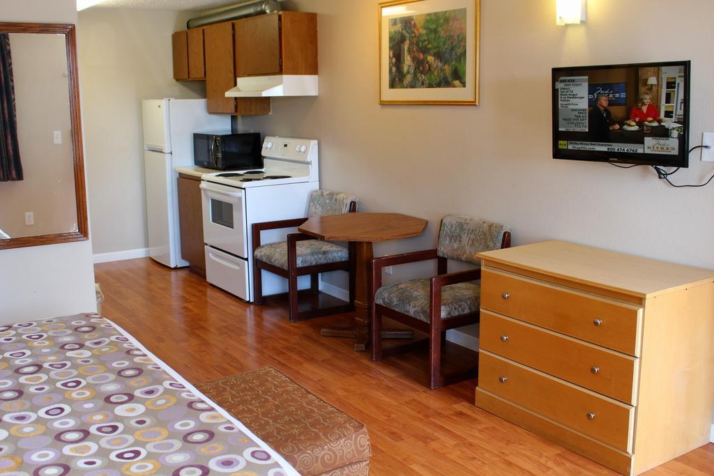 Days Inn By Wyndham Lakewood South Tacoma Zewnętrze zdjęcie