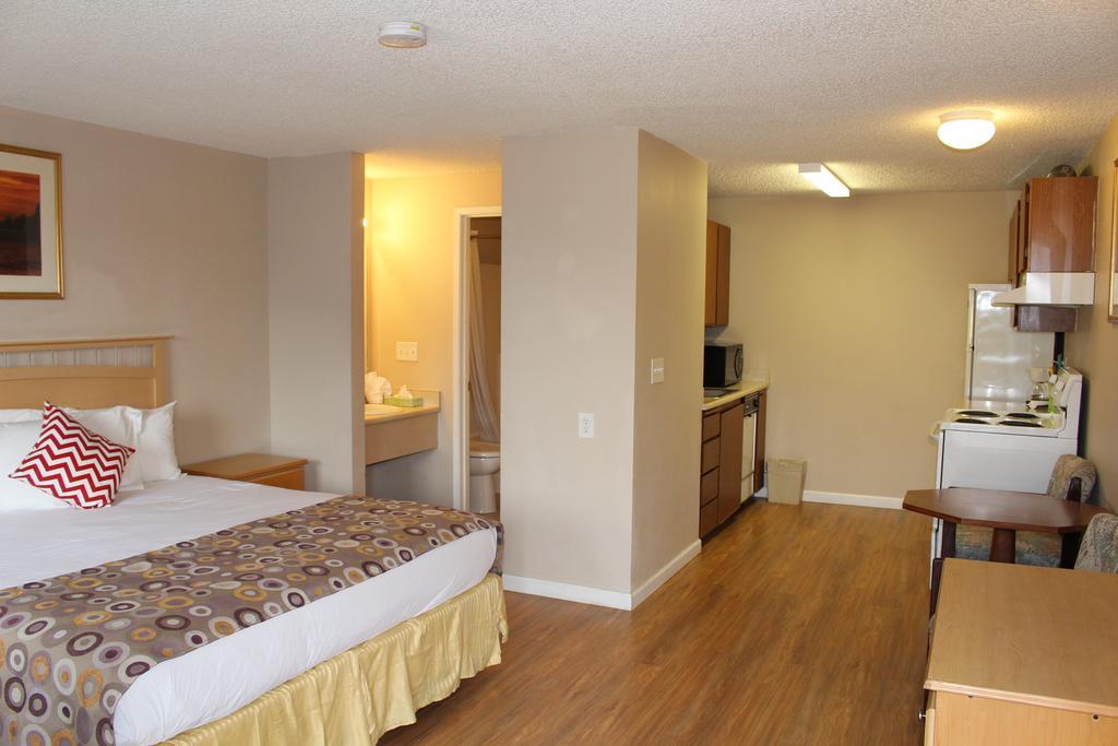 Days Inn By Wyndham Lakewood South Tacoma Zewnętrze zdjęcie
