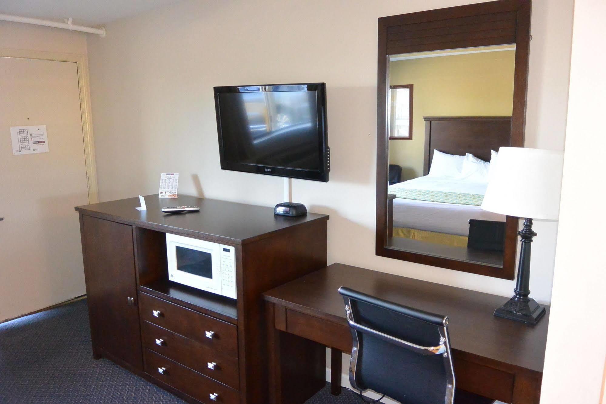 Days Inn By Wyndham Lakewood South Tacoma Zewnętrze zdjęcie