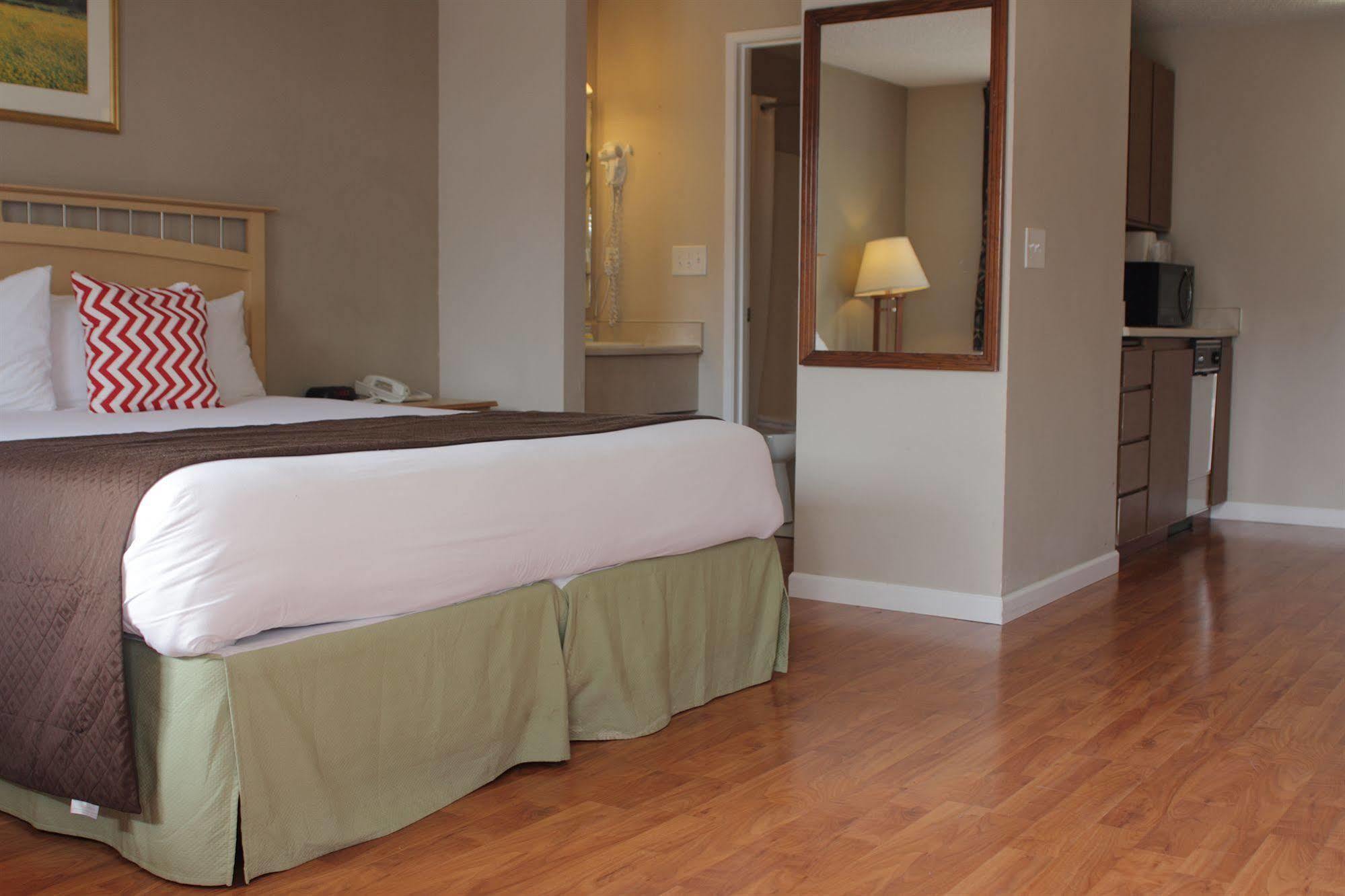 Days Inn By Wyndham Lakewood South Tacoma Zewnętrze zdjęcie