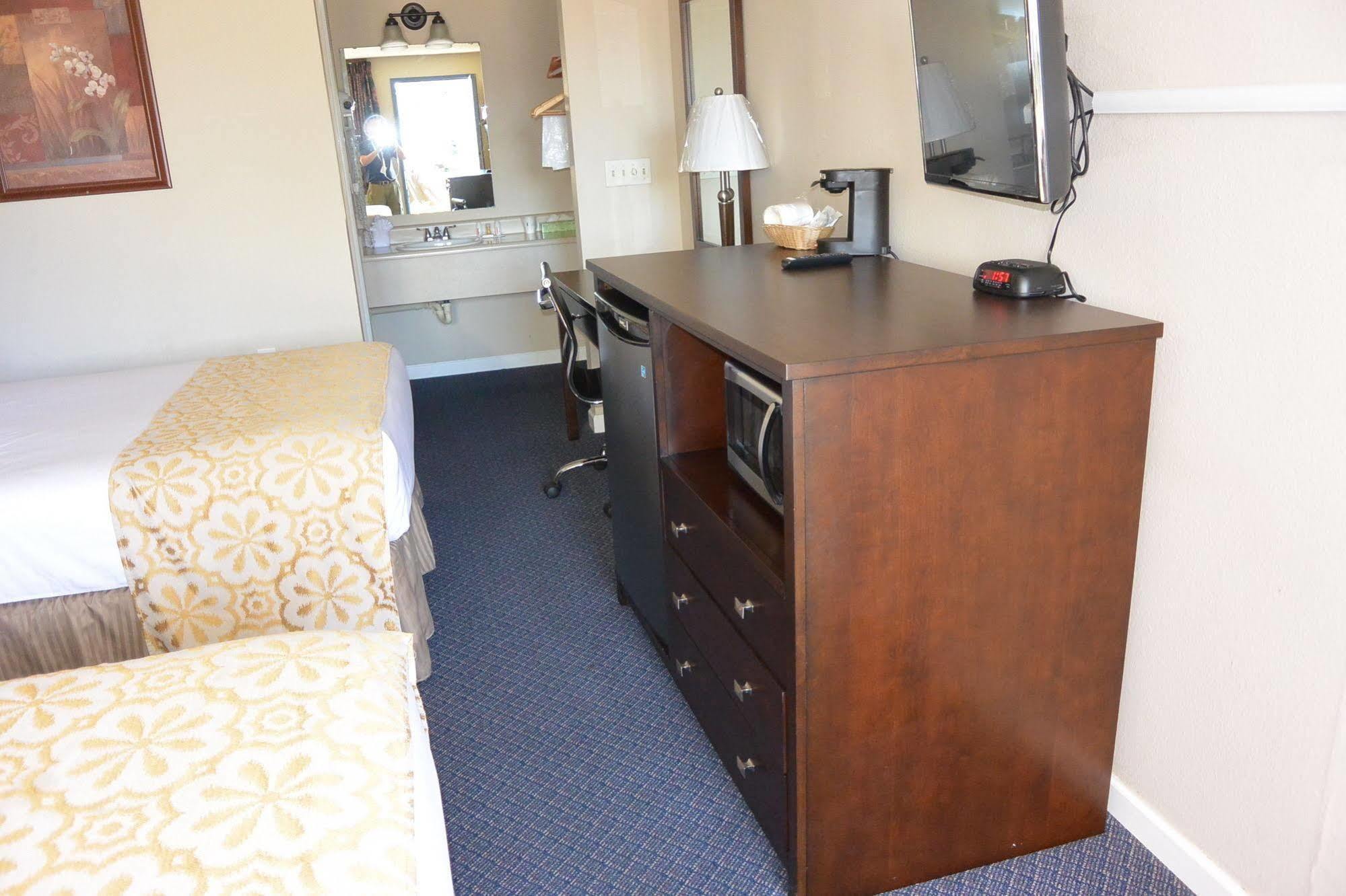 Days Inn By Wyndham Lakewood South Tacoma Zewnętrze zdjęcie